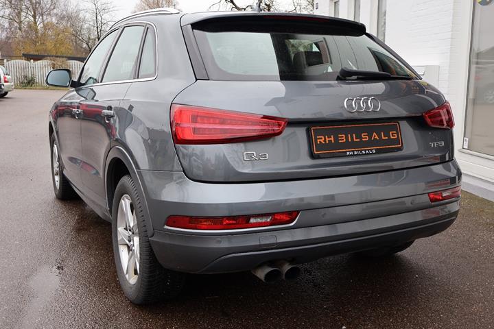 Grå Audi Q3 fra 2015