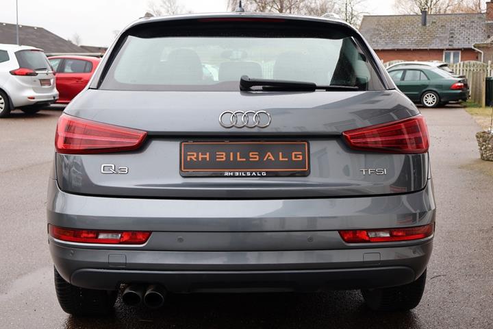 Grå Audi Q3 fra 2015