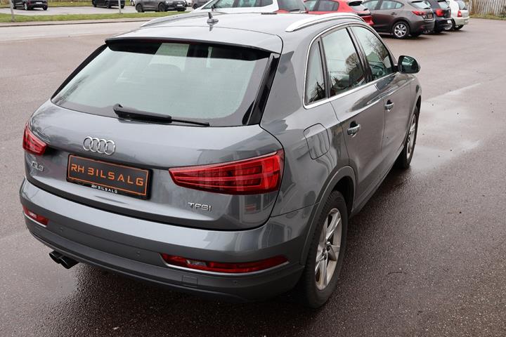 Grå Audi Q3 fra 2015