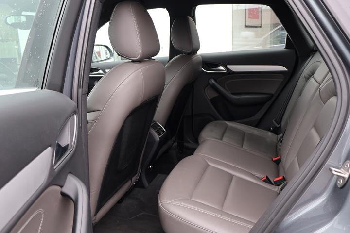 Grå Audi Q3 fra 2015