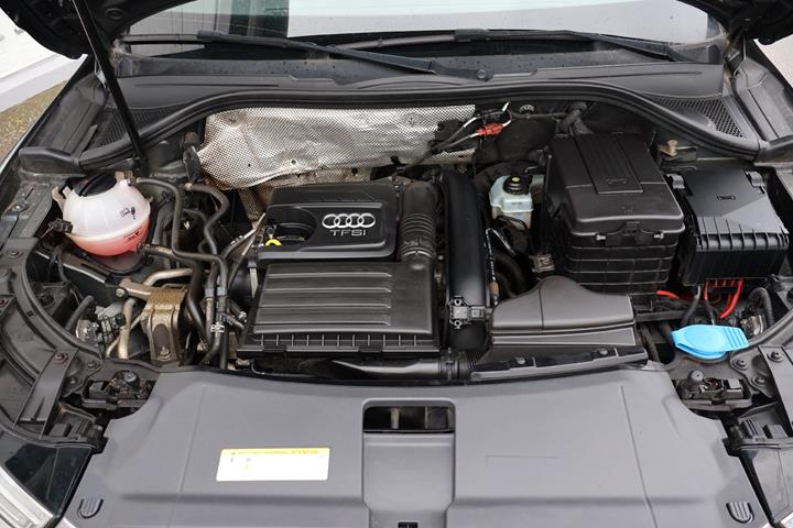 Grå Audi Q3 fra 2015