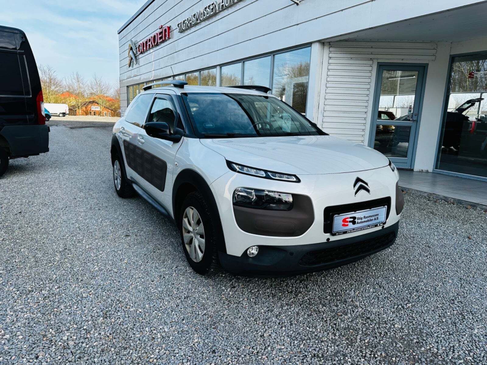 Hvid Citroën C4 Cactus fra 2015 set udefra