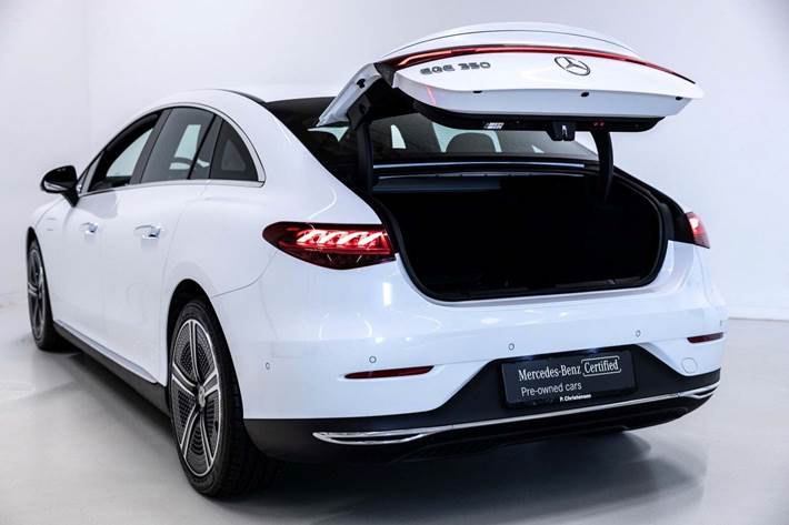 Hvid Mercedes EQE350 fra 2023