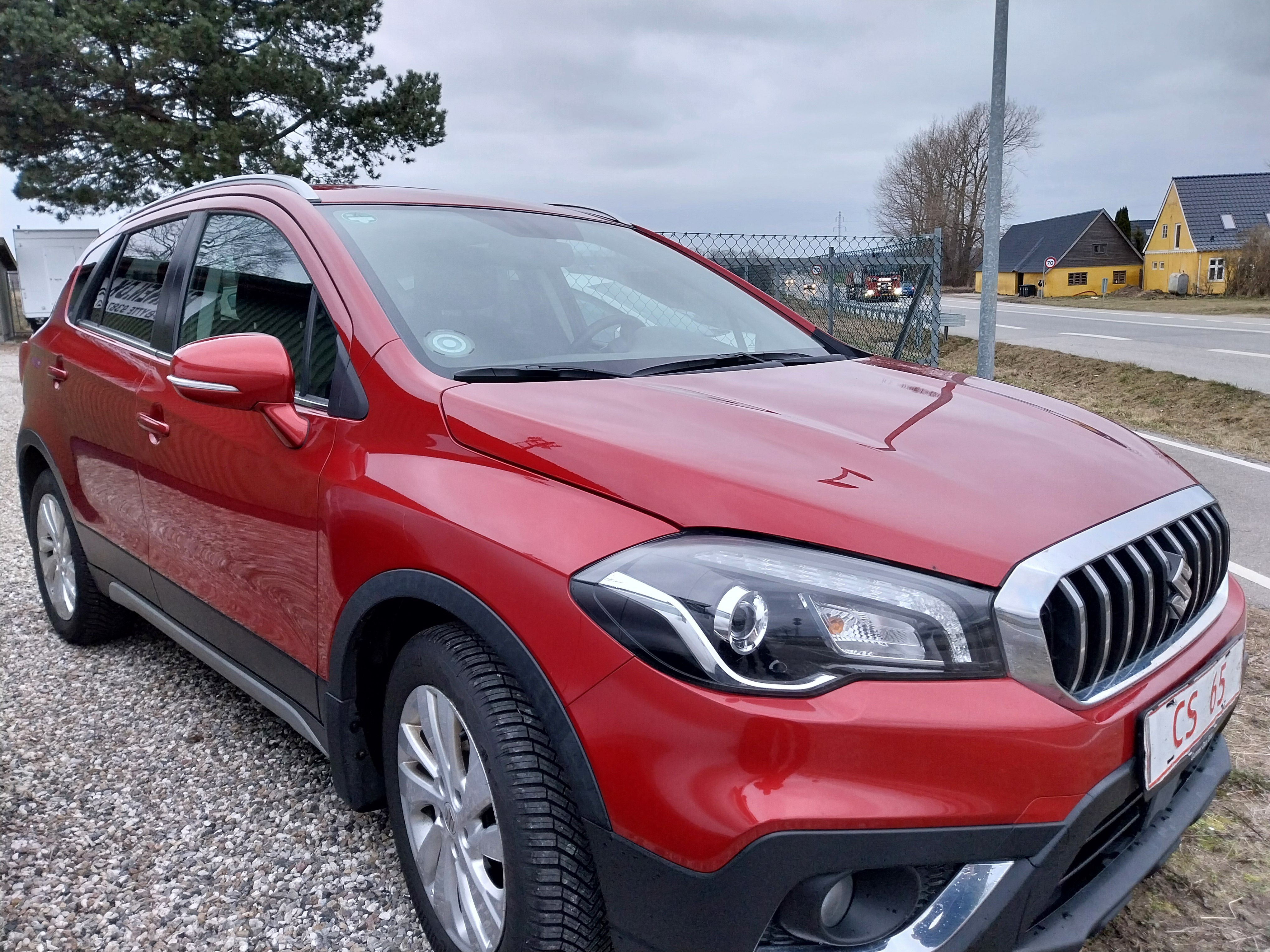 Rød Suzuki SX4 S-Cross fra 2017