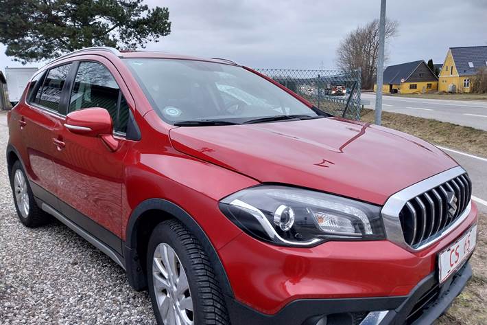 Rød Suzuki SX4 S-Cross fra 2017