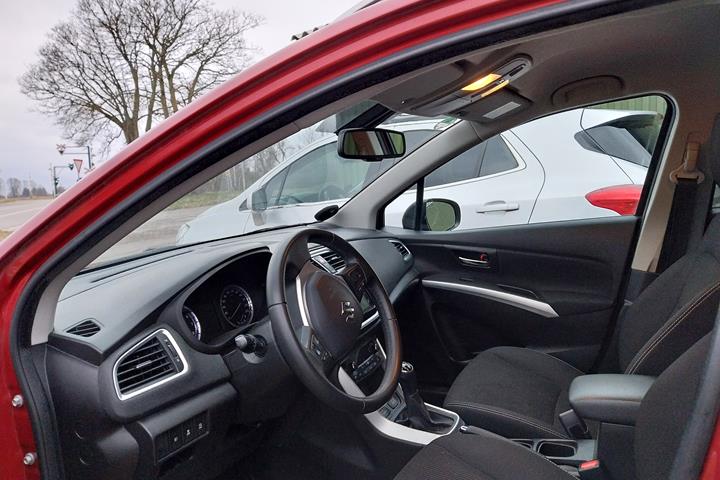 Rød Suzuki SX4 S-Cross fra 2017