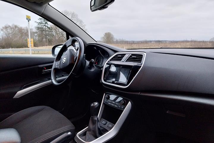Rød Suzuki SX4 S-Cross fra 2017