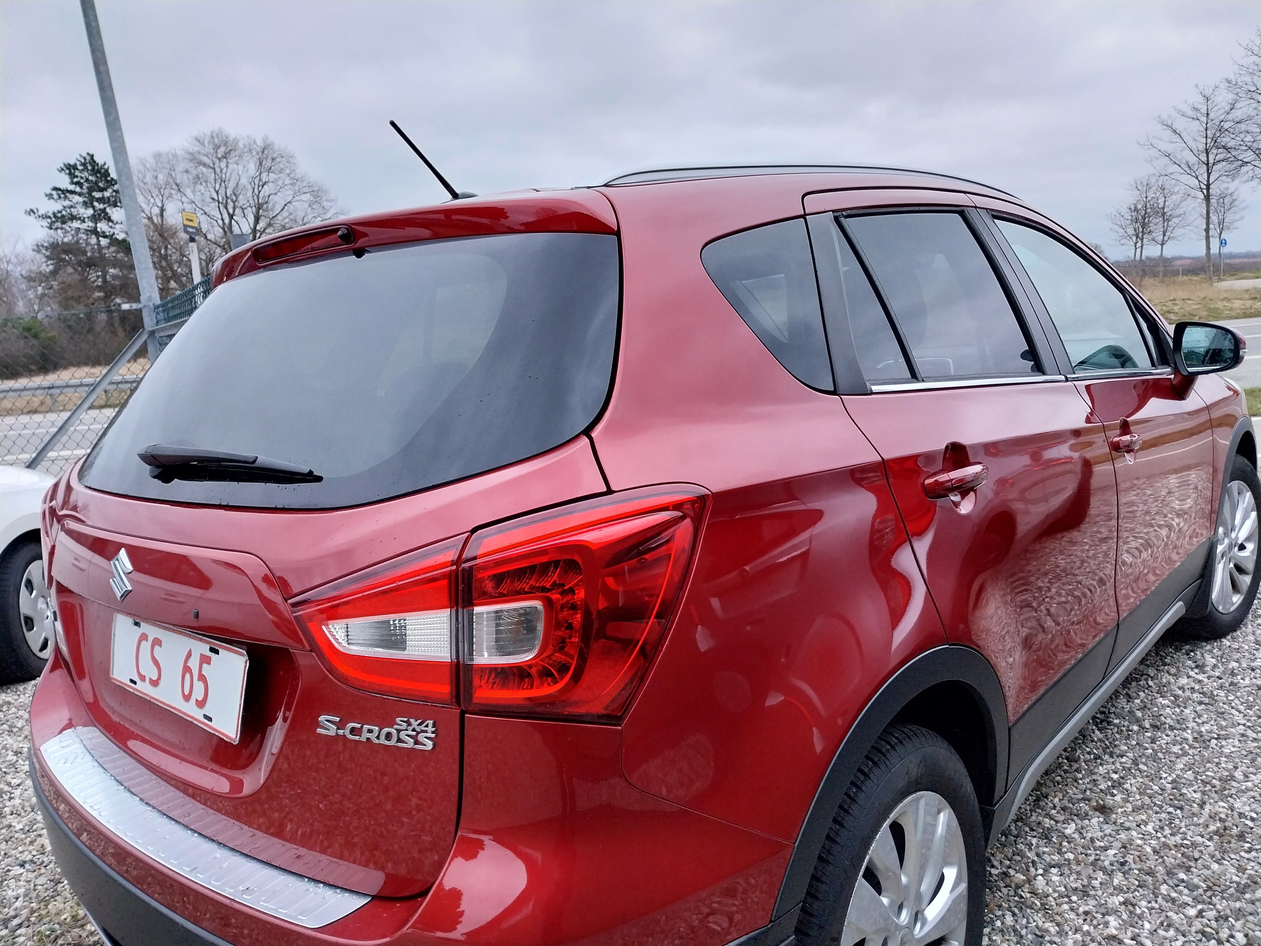 Rød Suzuki SX4 S-Cross fra 2017