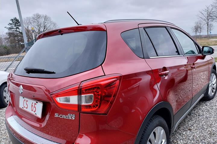 Rød Suzuki SX4 S-Cross fra 2017