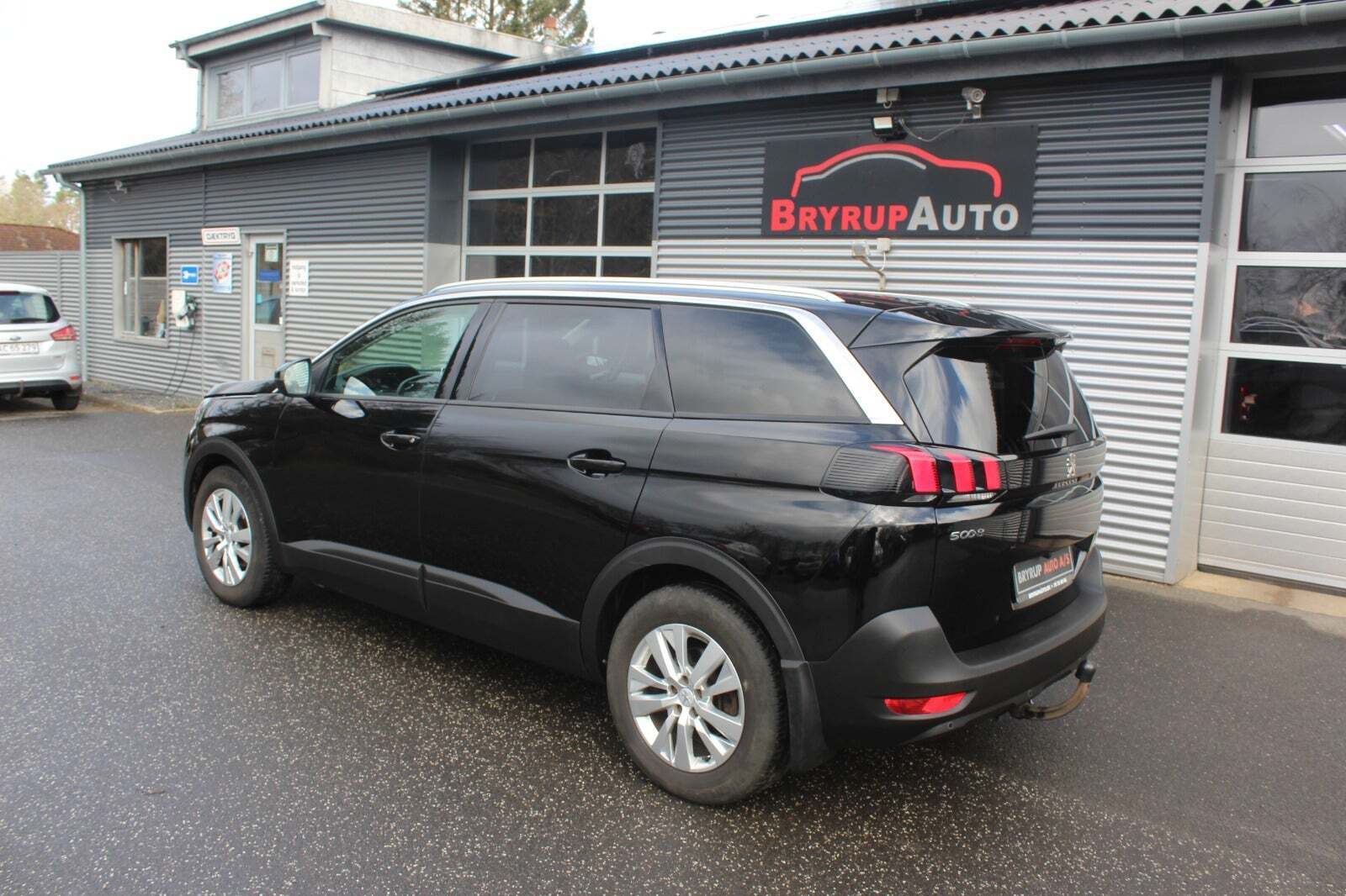 Sort Peugeot 5008 fra 2018