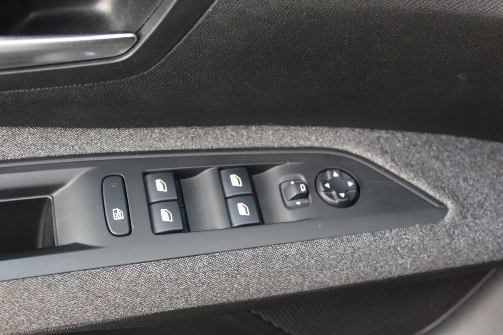 Sort Peugeot 5008 fra 2018