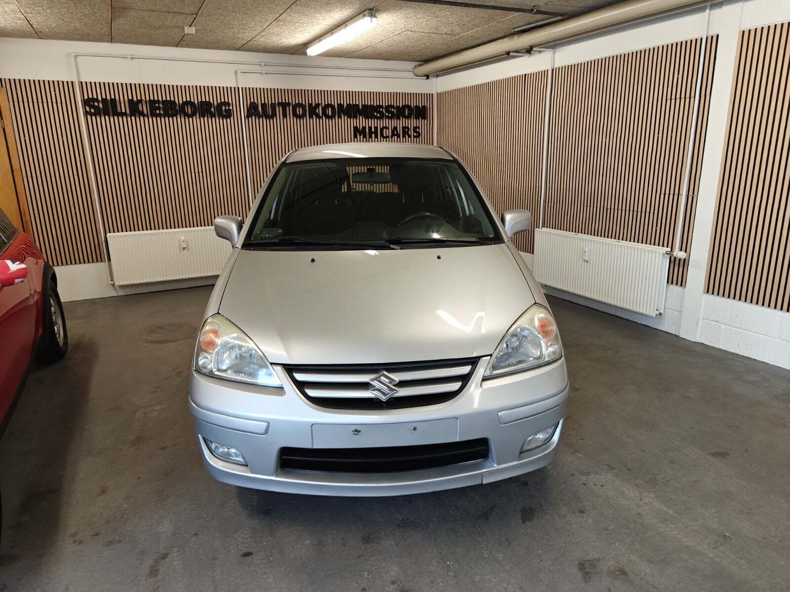 Grå Suzuki Liana fra 2007