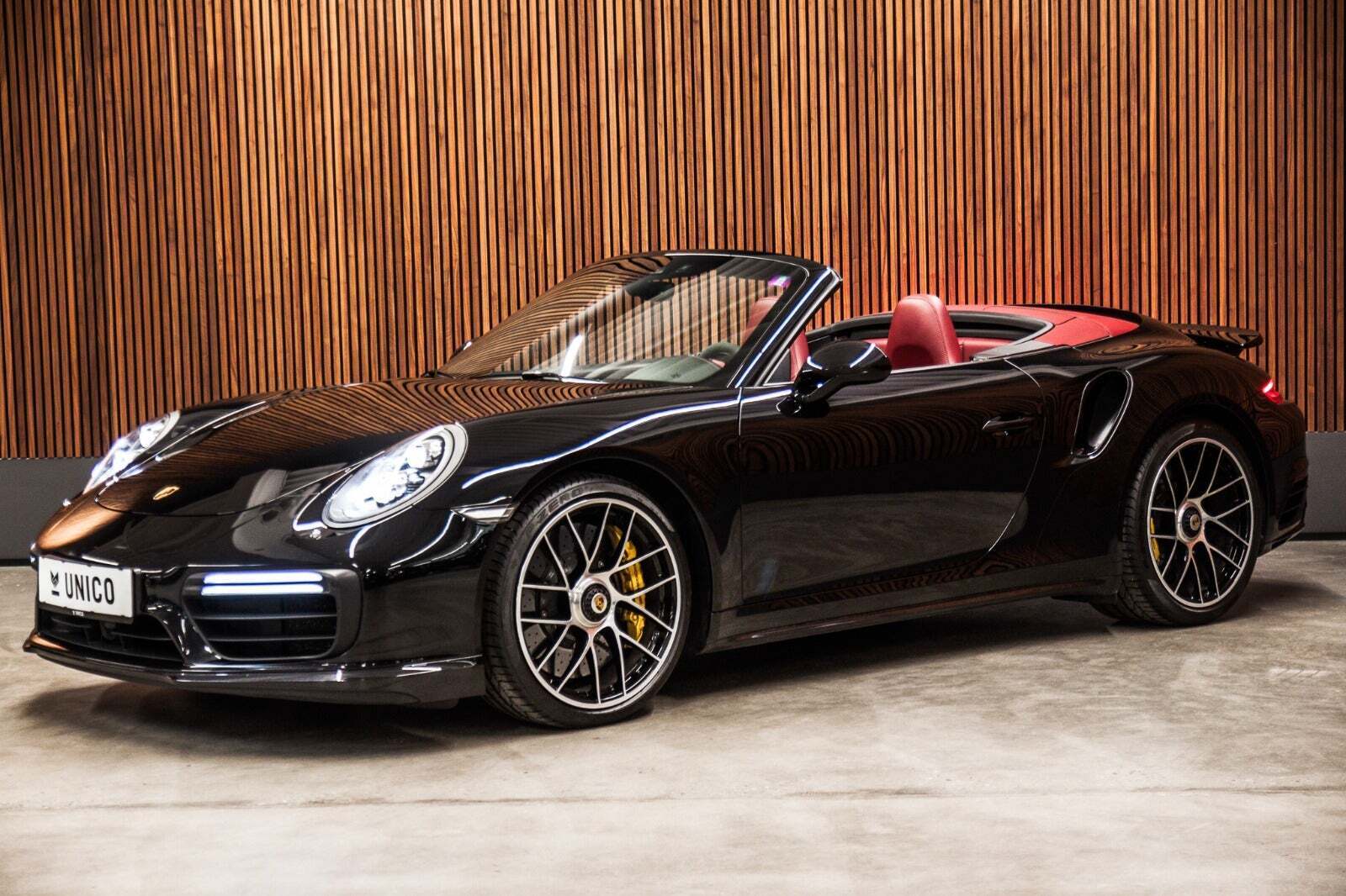 Sort Porsche 911 Turbo S fra 2016 set udefra