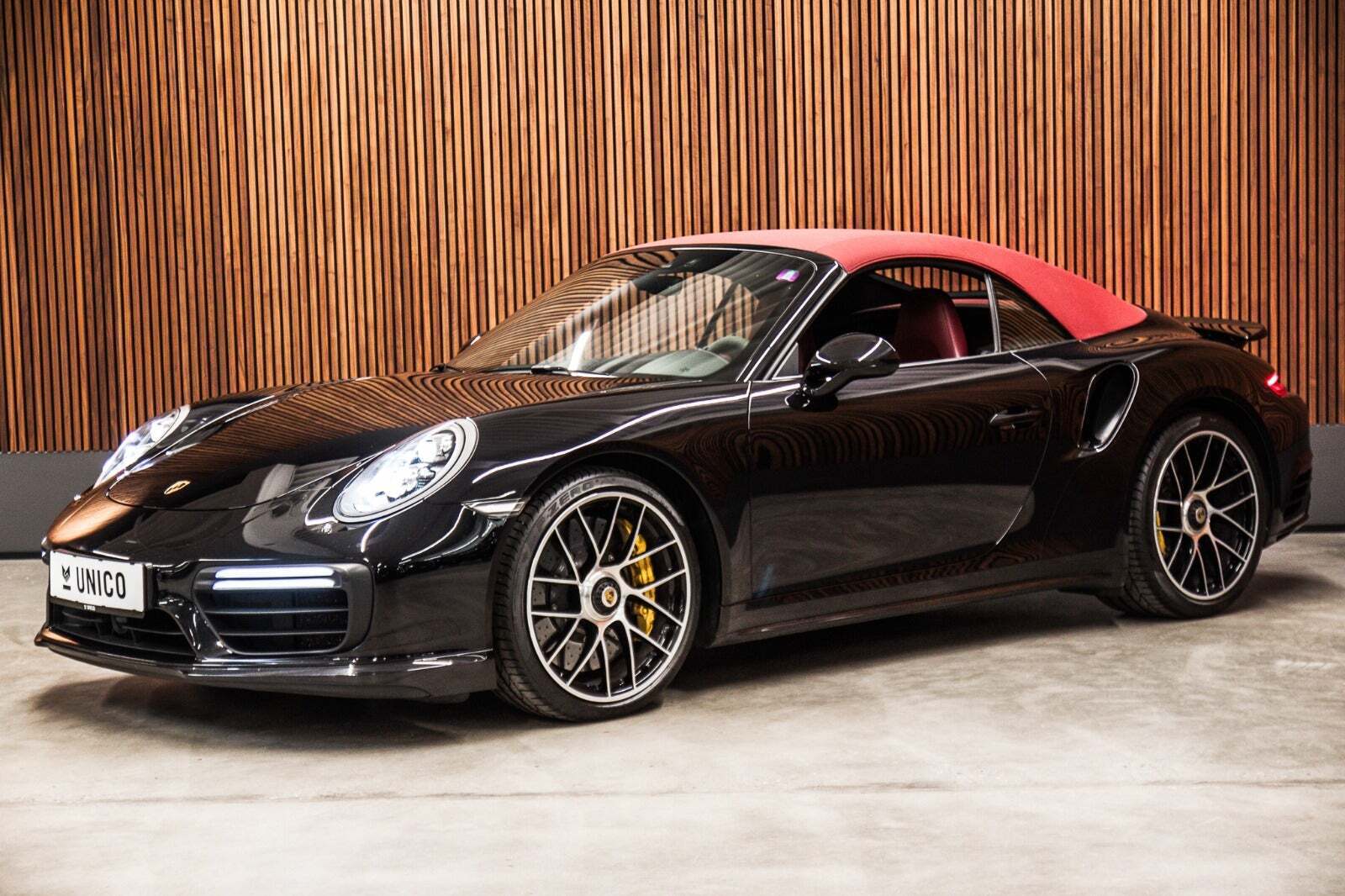 Sort Porsche 911 Turbo S fra 2016 set udefra