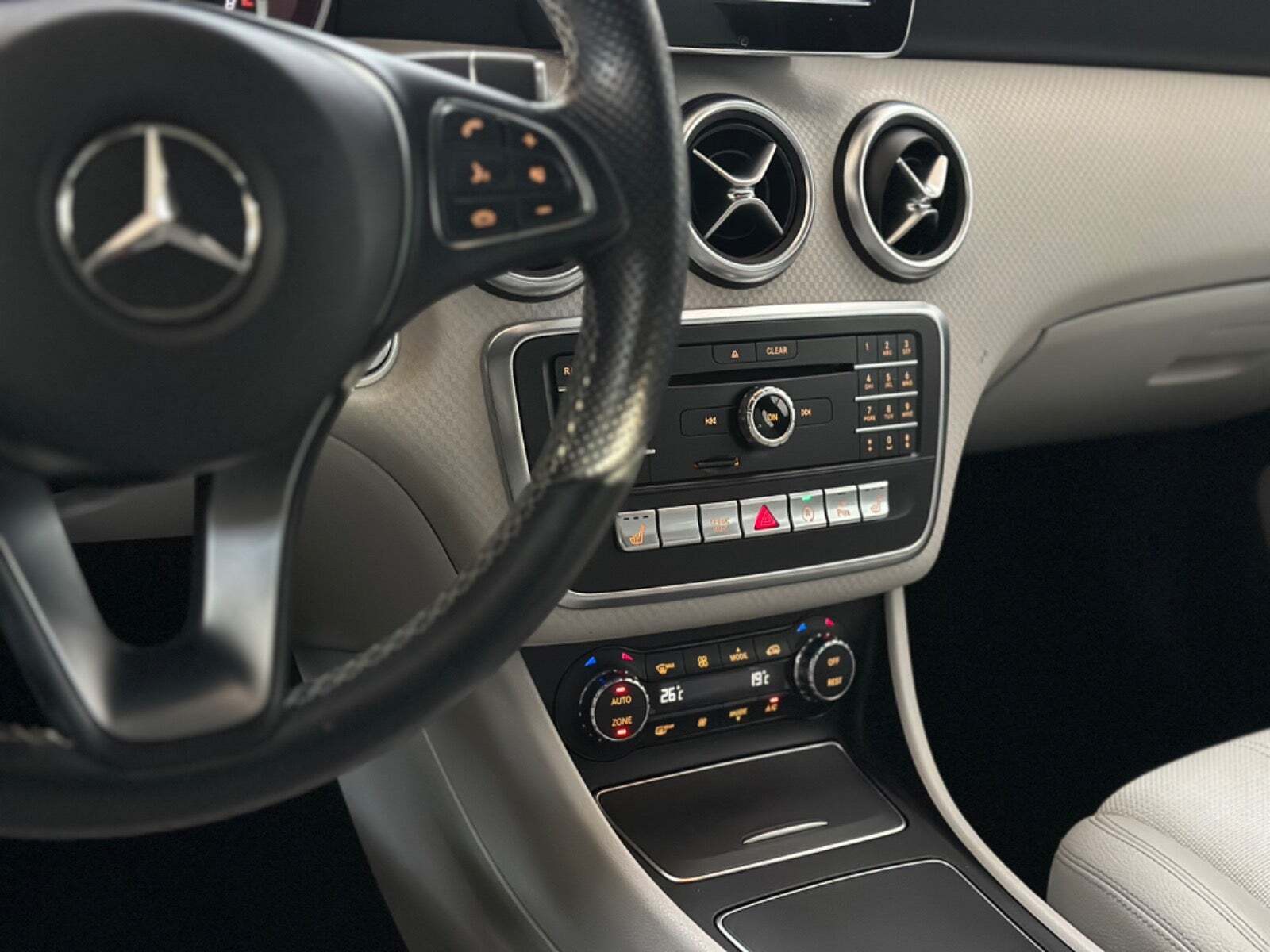 Sort Mercedes A200 fra 2015