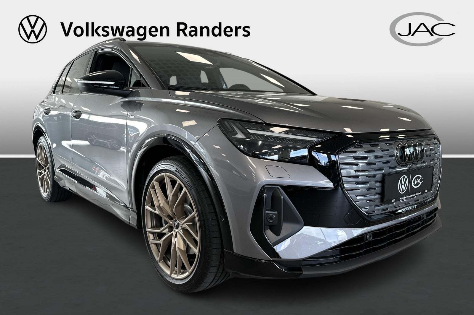 Grå Audi Q4 e-tron fra 2023