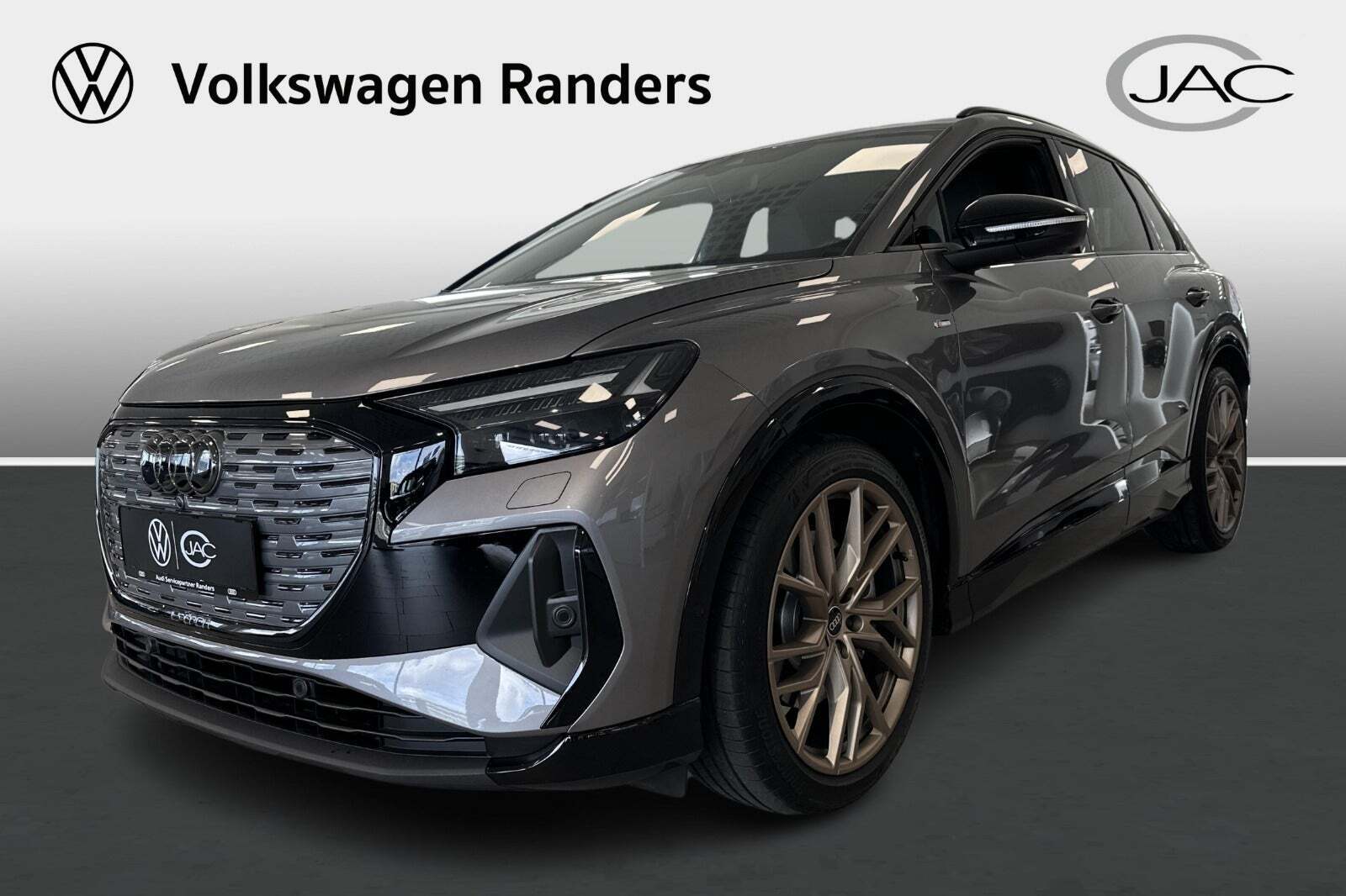 Grå Audi Q4 e-tron fra 2023