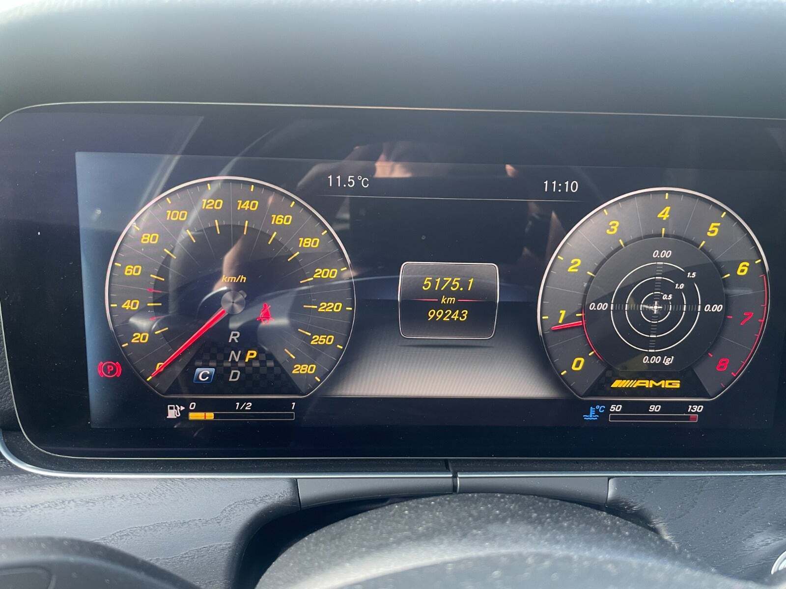 Grå Mercedes E43 fra 2017