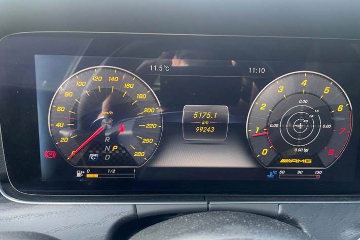 Grå Mercedes E43 fra 2017