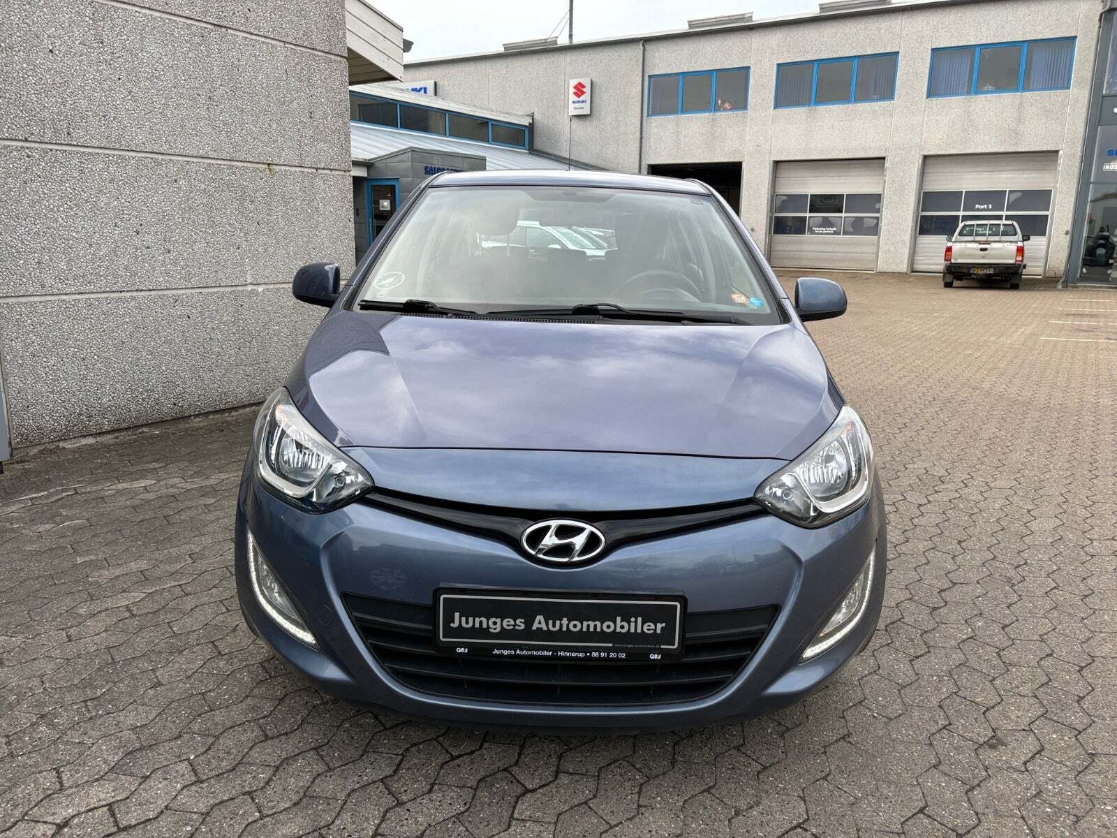 Grå Hyundai i20 fra 2013
