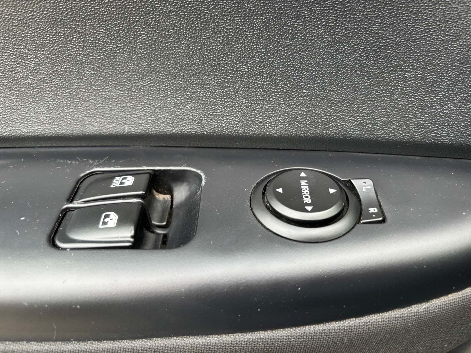 Grå Hyundai i20 fra 2013