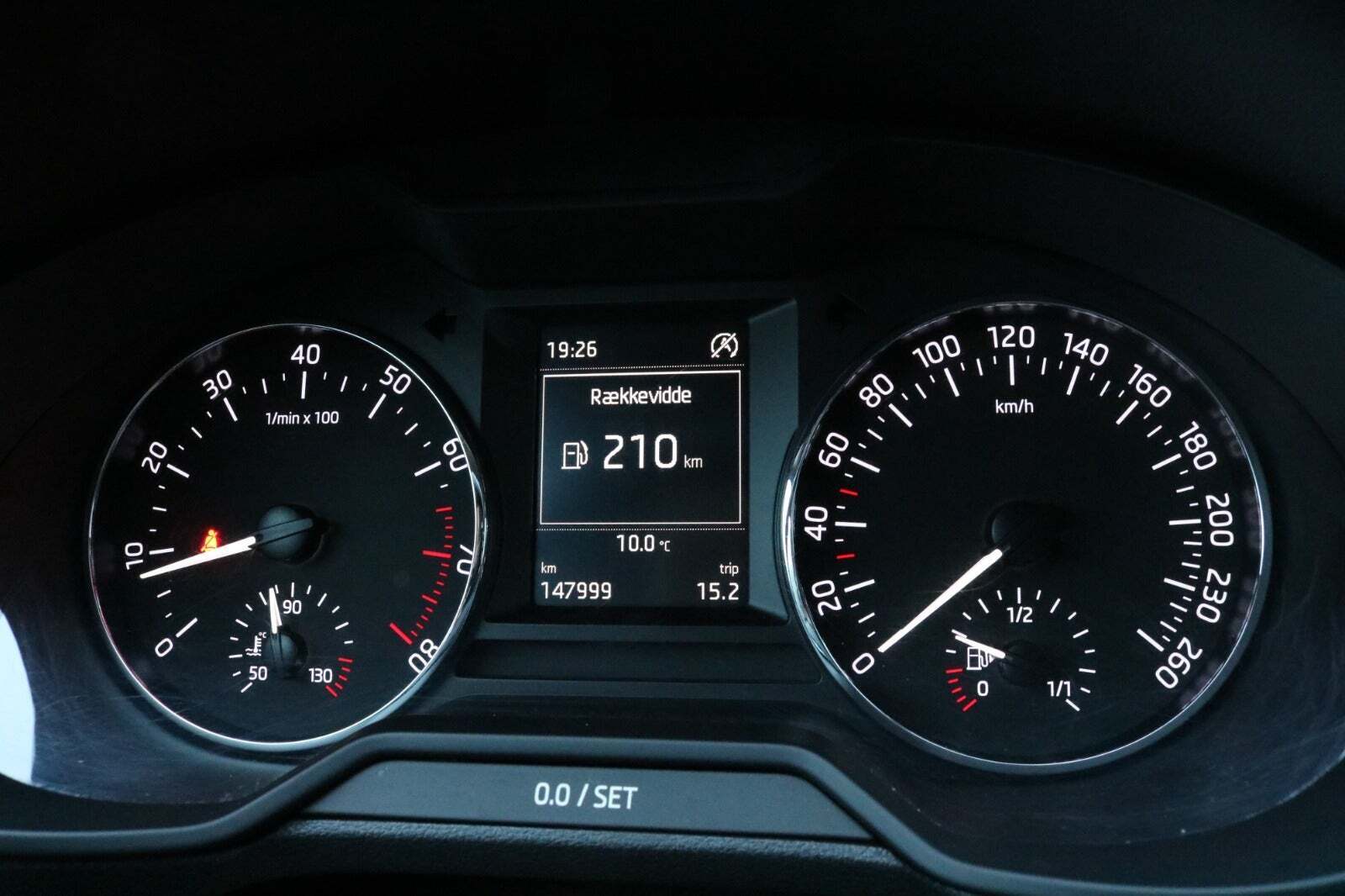 Orange Skoda Octavia fra 2016