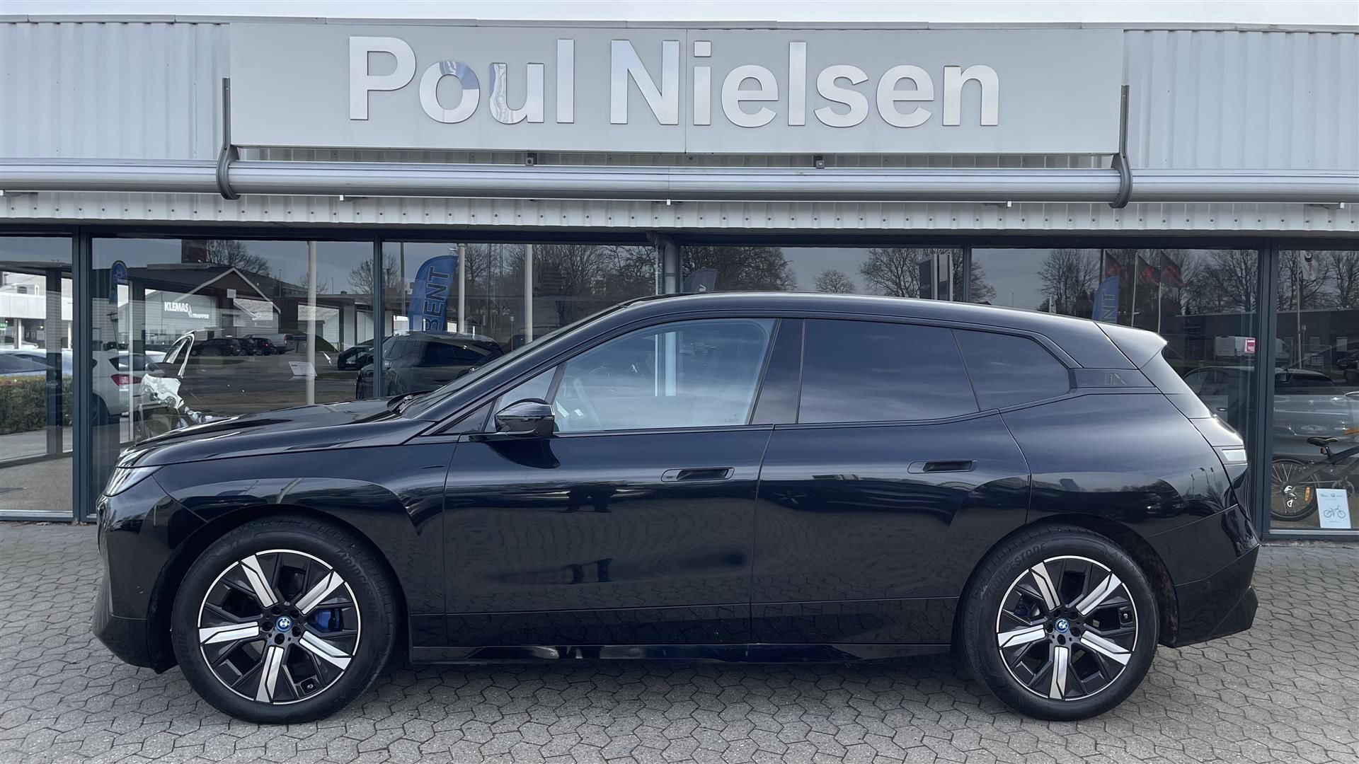 Sort BMW iX fra 2023