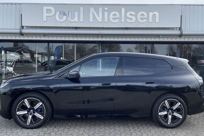 Sort BMW iX fra 2023