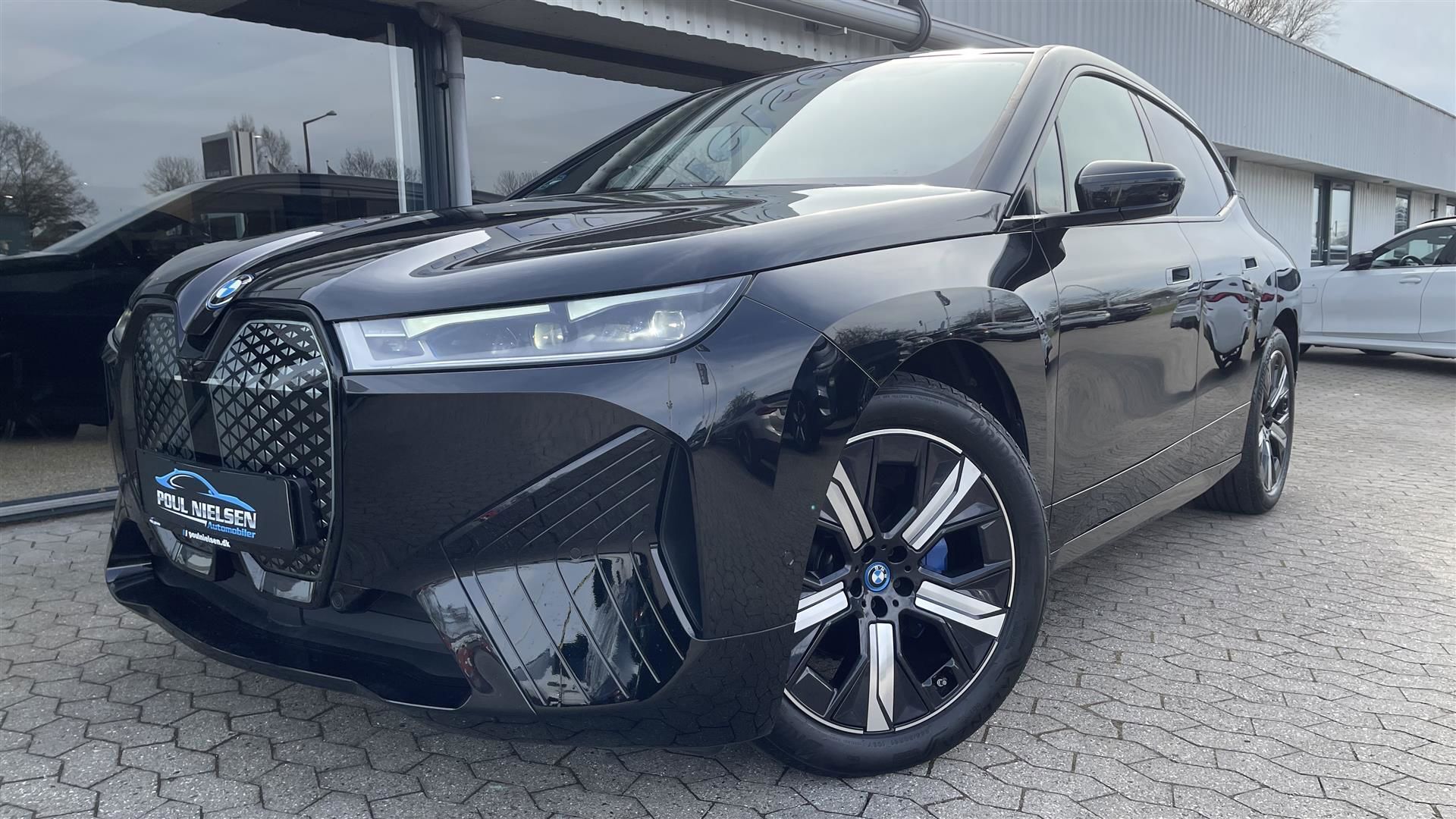 Sort BMW iX fra 2023