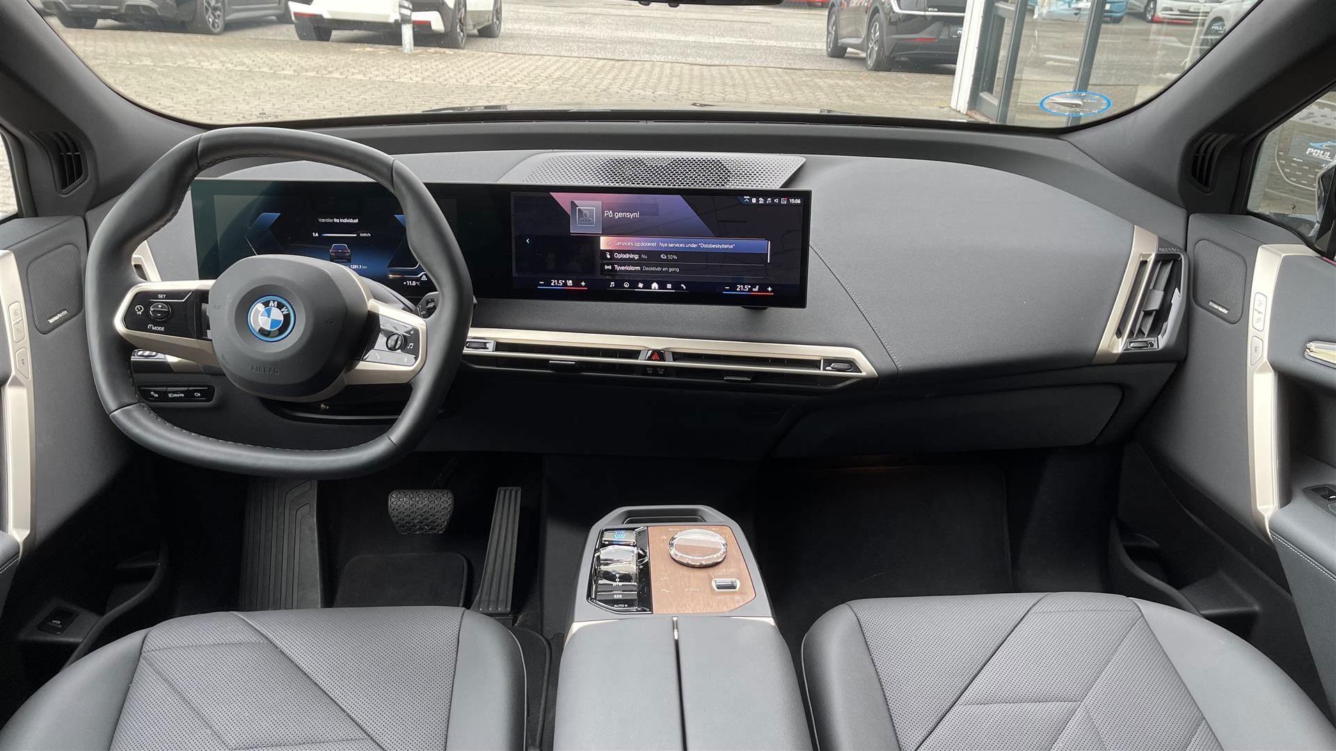 Sort BMW iX fra 2023