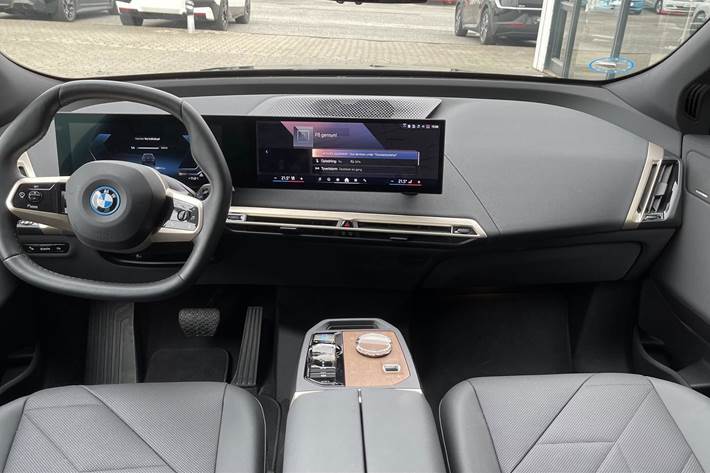 Sort BMW iX fra 2023