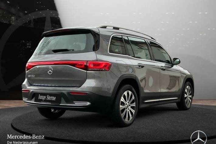 Grå Mercedes EQB 250 fra 2023