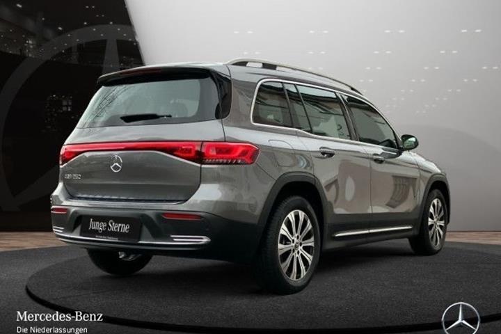 Grå Mercedes EQB 250 fra 2023
