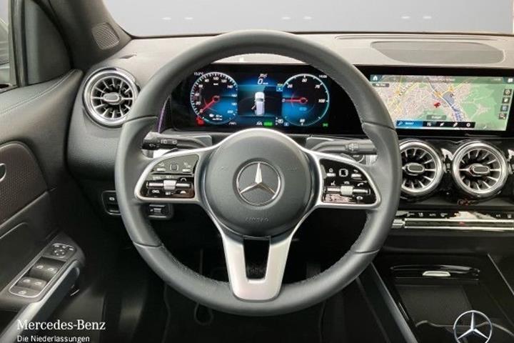 Grå Mercedes EQB 250 fra 2023