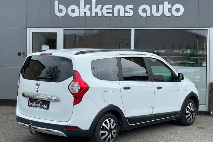 Hvid Dacia Lodgy Stepway fra 2017
