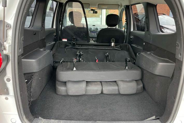 Hvid Dacia Lodgy Stepway fra 2017