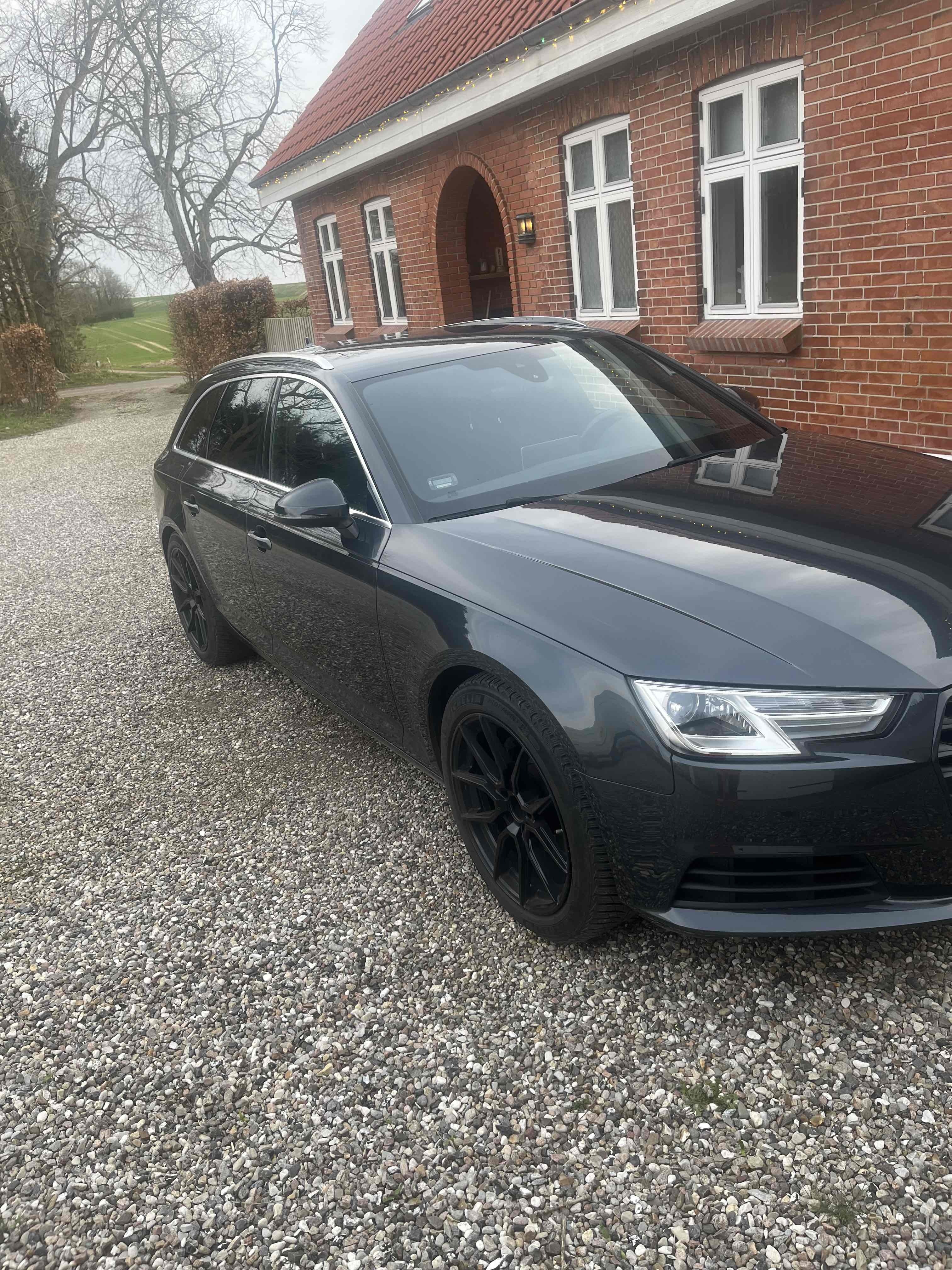 Grå Audi A4 fra 2018