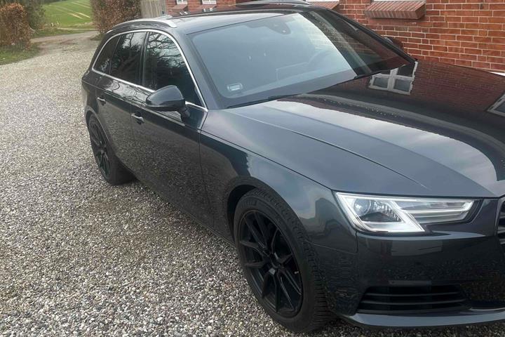 Grå Audi A4 fra 2018