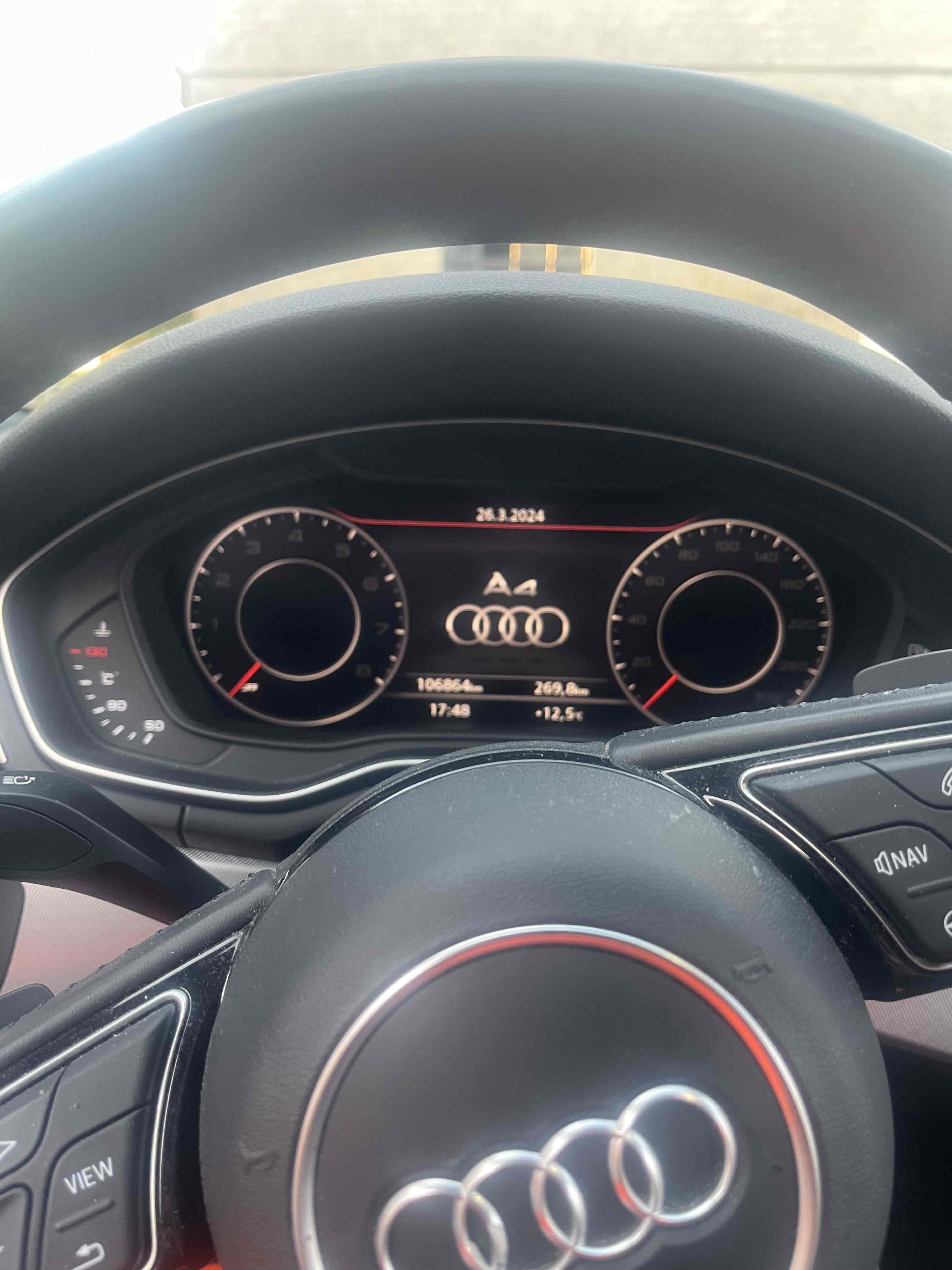 Grå Audi A4 fra 2018