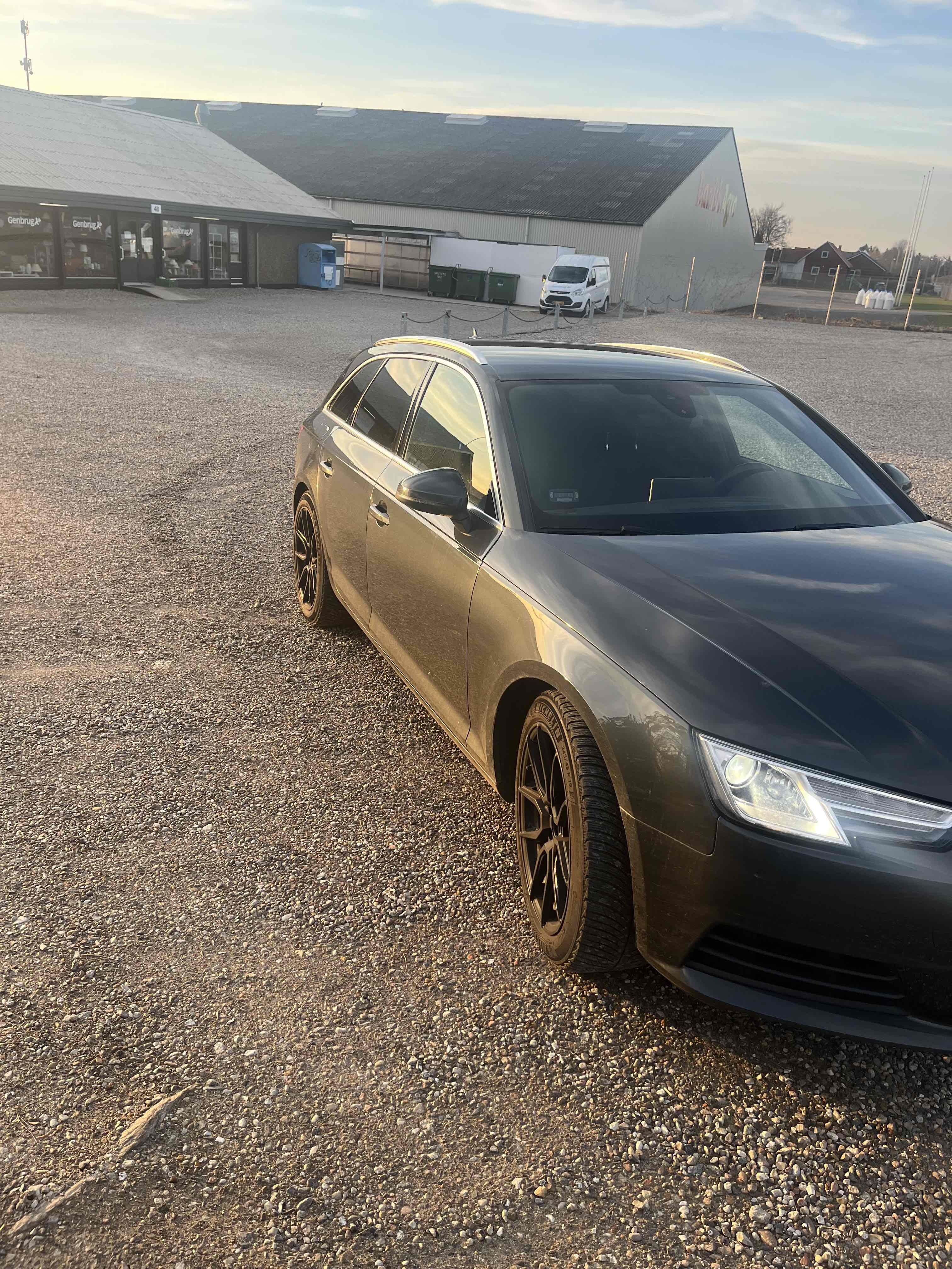 Grå Audi A4 fra 2018