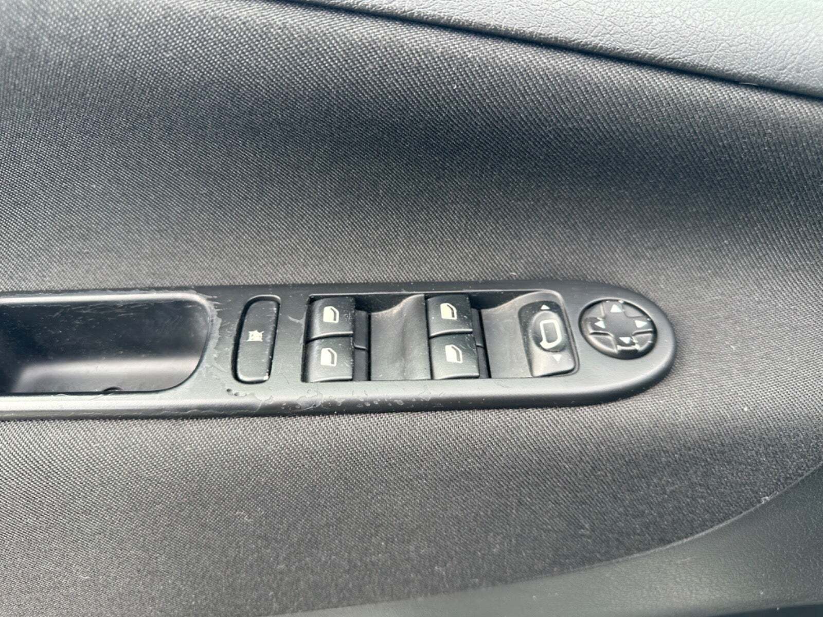 Sort Peugeot 207 fra 2012