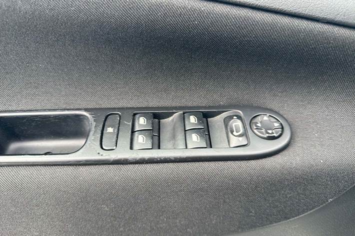 Sort Peugeot 207 fra 2012