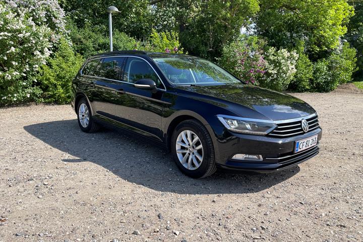 Sort VW Passat fra 2017