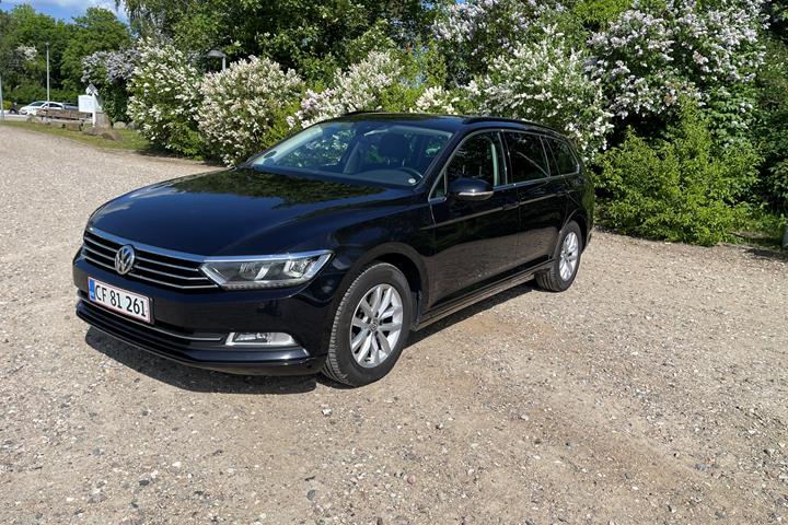 Sort VW Passat fra 2017