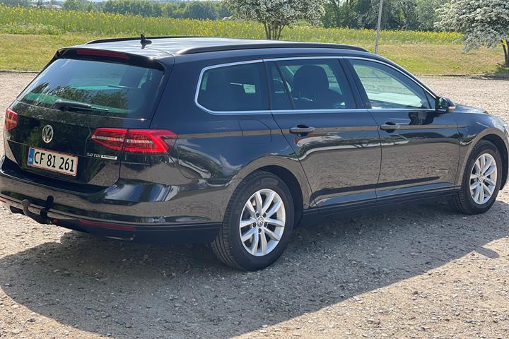 Sort VW Passat fra 2017