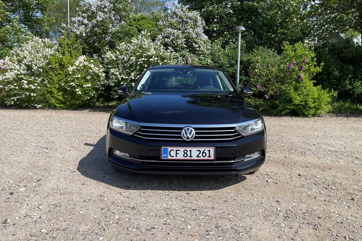 Sort VW Passat fra 2017