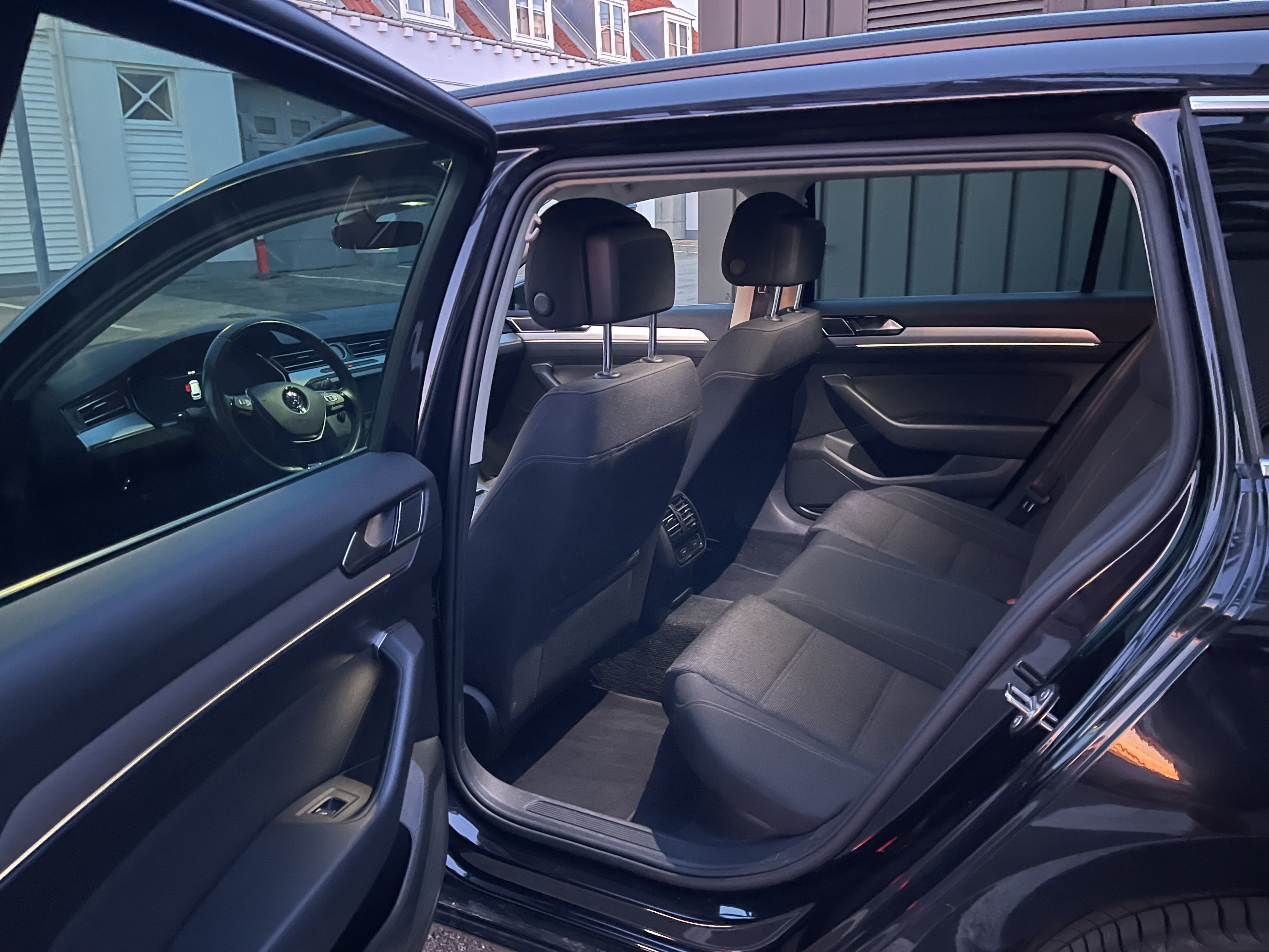 Sort VW Passat fra 2017