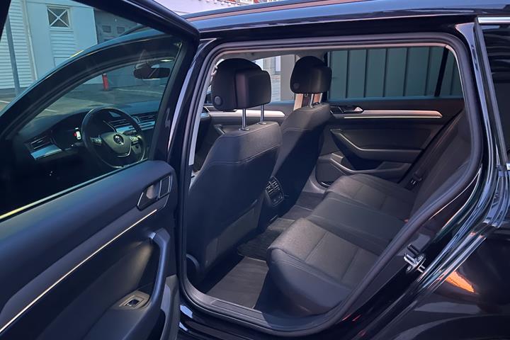 Sort VW Passat fra 2017
