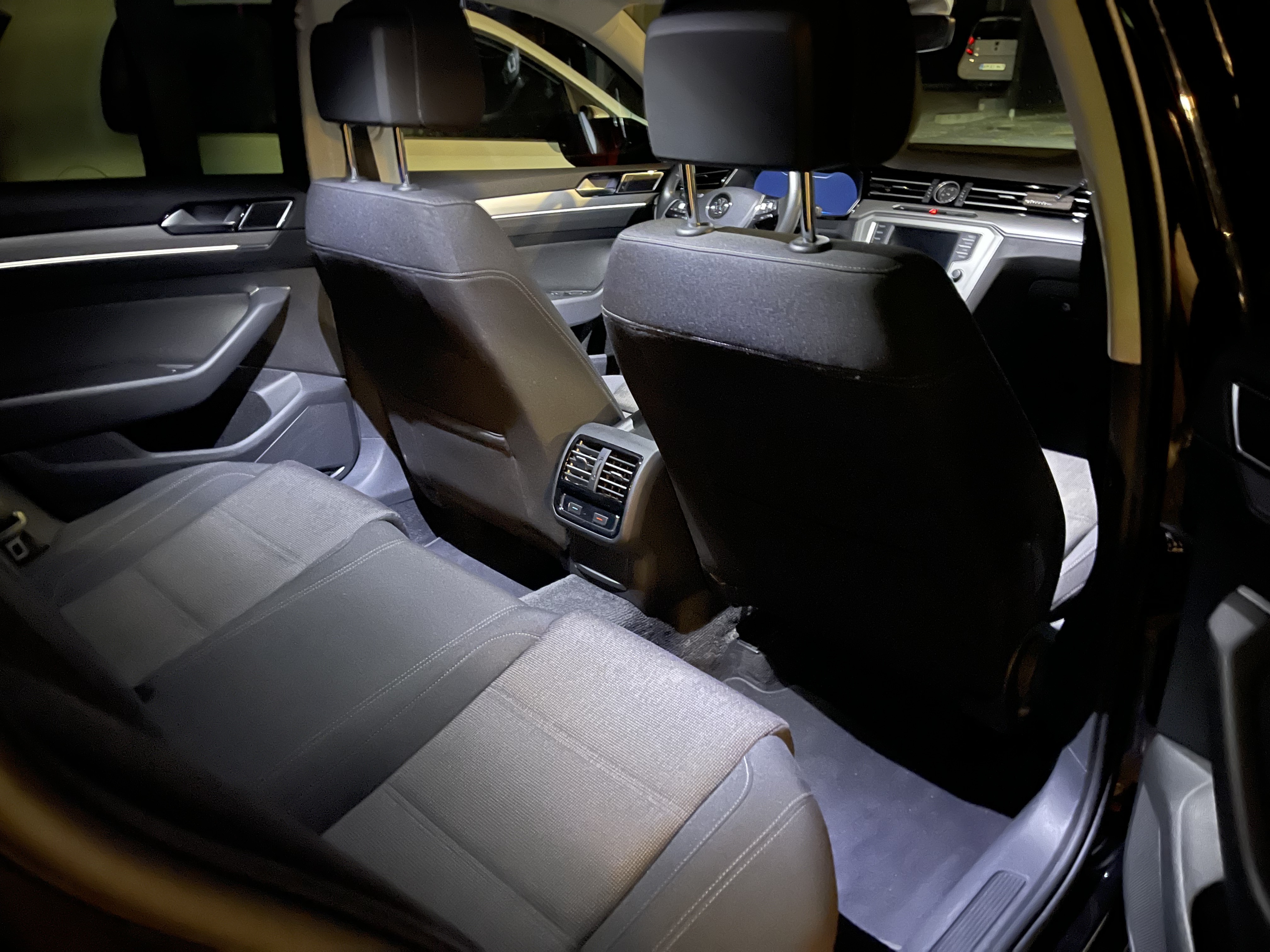 Sort VW Passat fra 2017