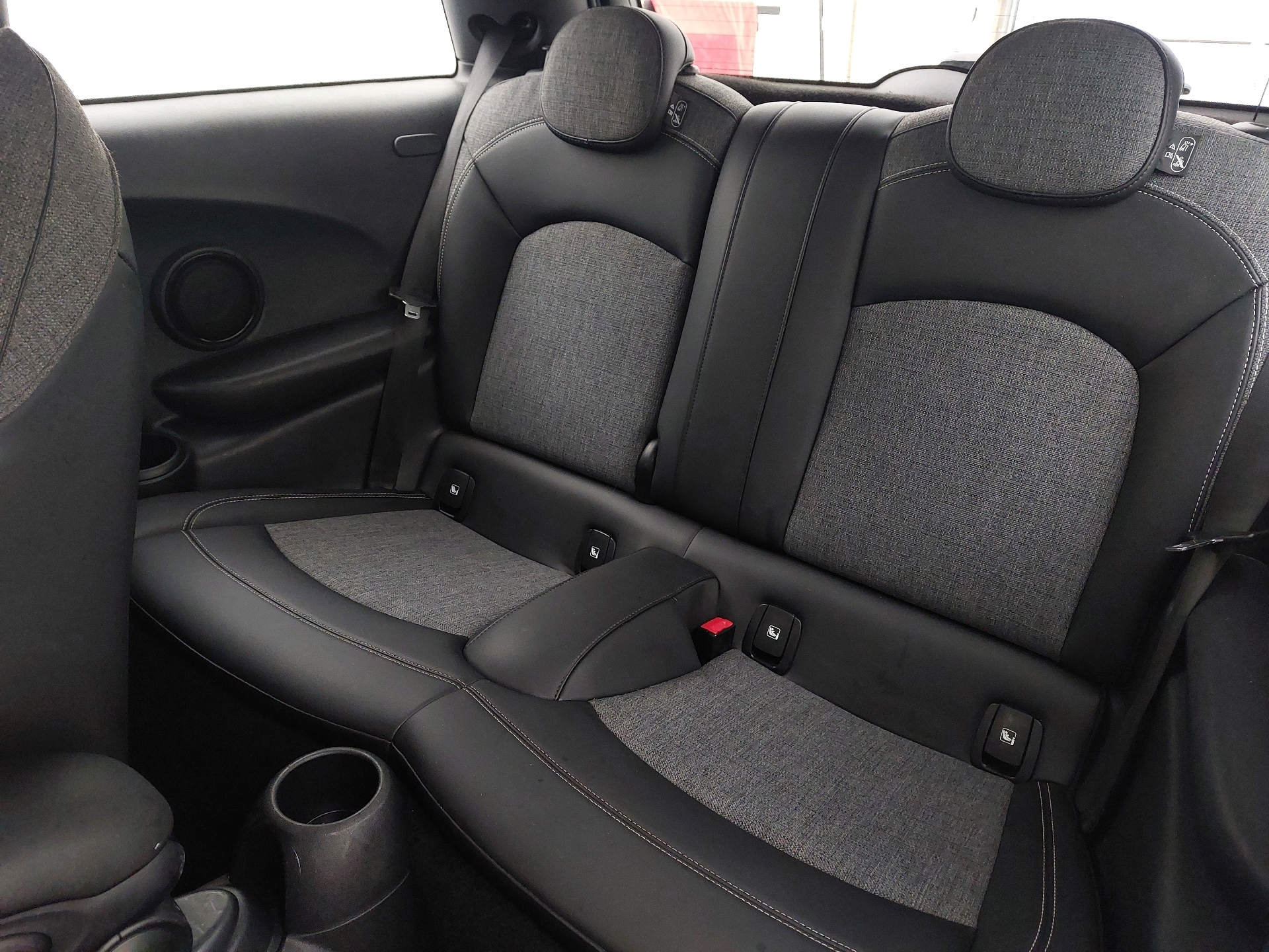 Sølv Mini Cooper fra 2020